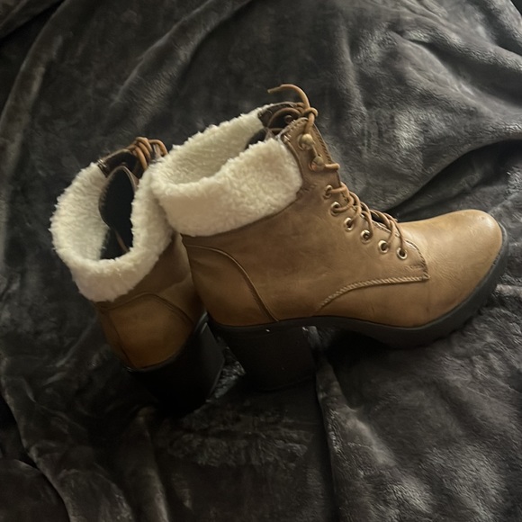 Boots with the fur - Picture 3 of 8